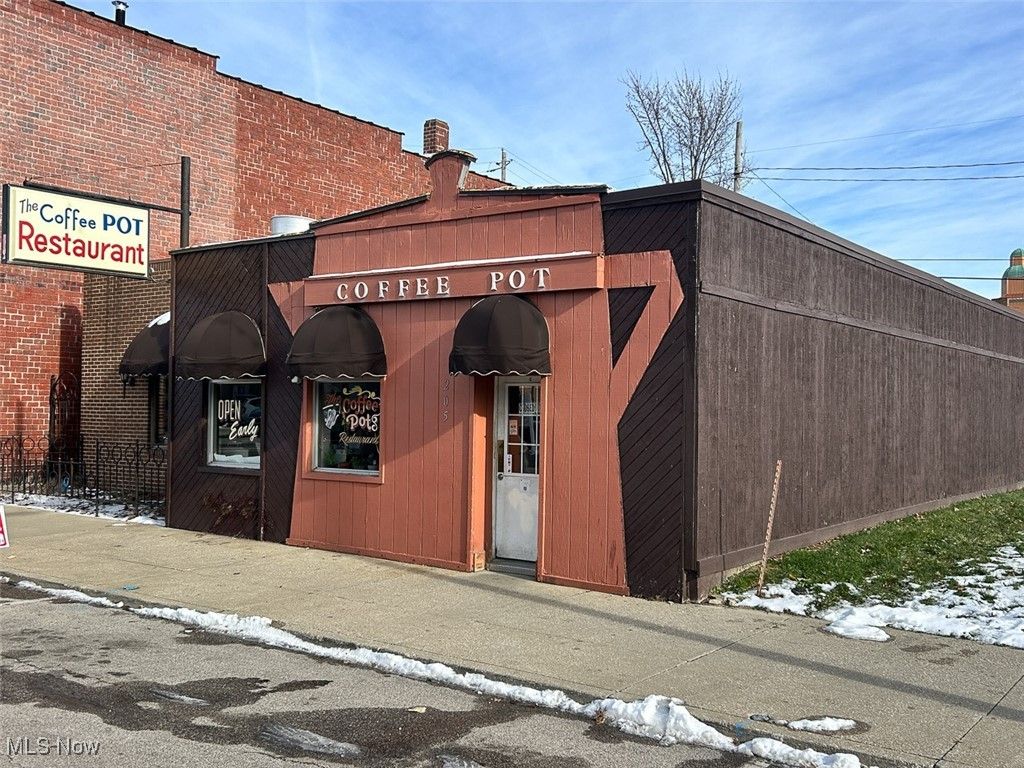 Photo of 205 2nd Street NW, Barberton, OH 44203 (MLS # 5177519)