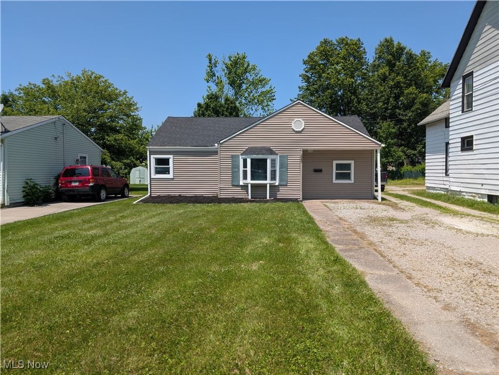 Photo of 1240 W 21st Street, Lorain, OH 44052 (MLS # 5180663)