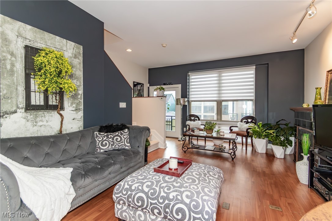 Larchmere Court Condos - Residential