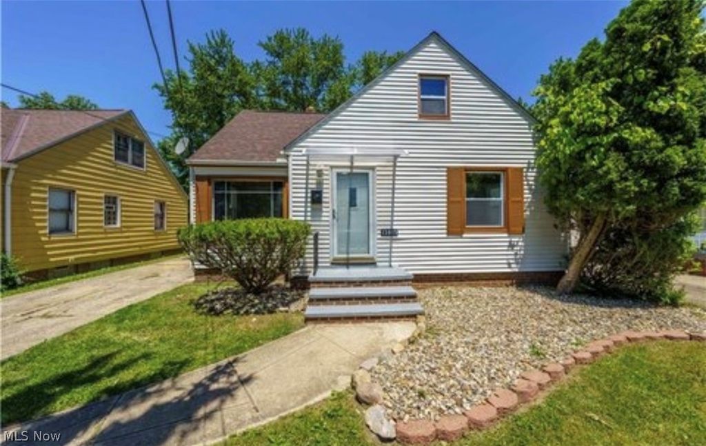 Photo of 13815 Cranwood Park Boulevard, Garfield Heights, OH 44125 (MLS # 5196581)