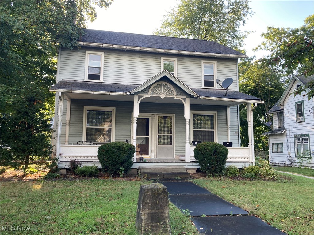 Investment opportunity! This duplex has a 2 bedroom - 1 bathroom unit and a 1 bedroom - 1 bathroom unit. Conveniently located near downtown Orrville.