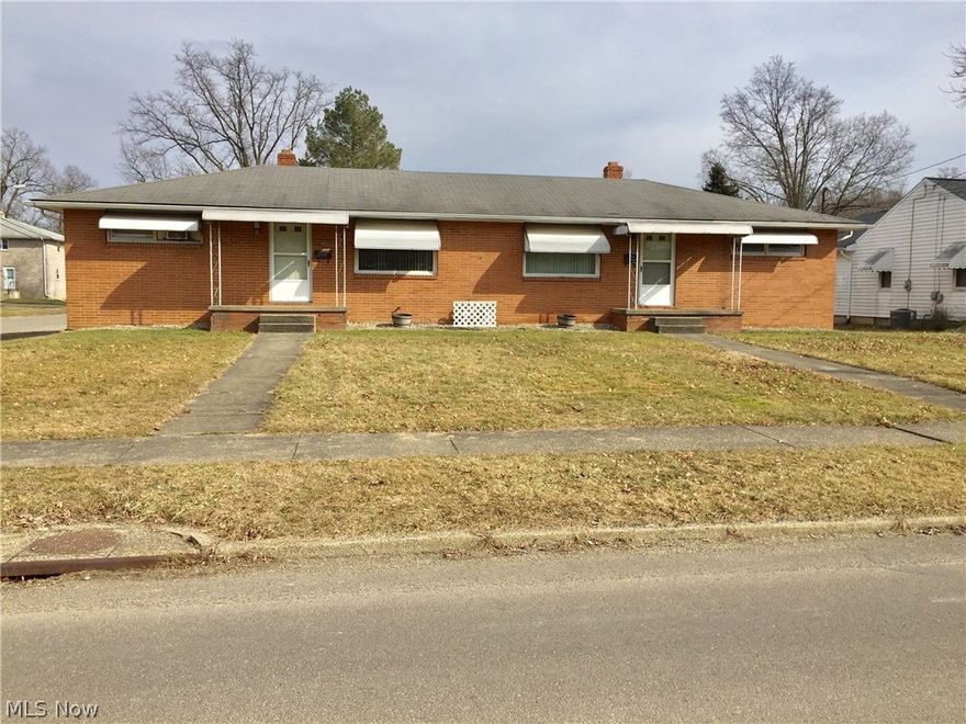 all brick side by side ranch duplex. all separate utilities,unit 989 now vacant for quick and easy showing. both units have 2 bedrooms and 2 baths.
rec room ,bath and laundry hook ups in basement. 2 car detached garage (no doors) Unit 987 leased for $600.00/mo.