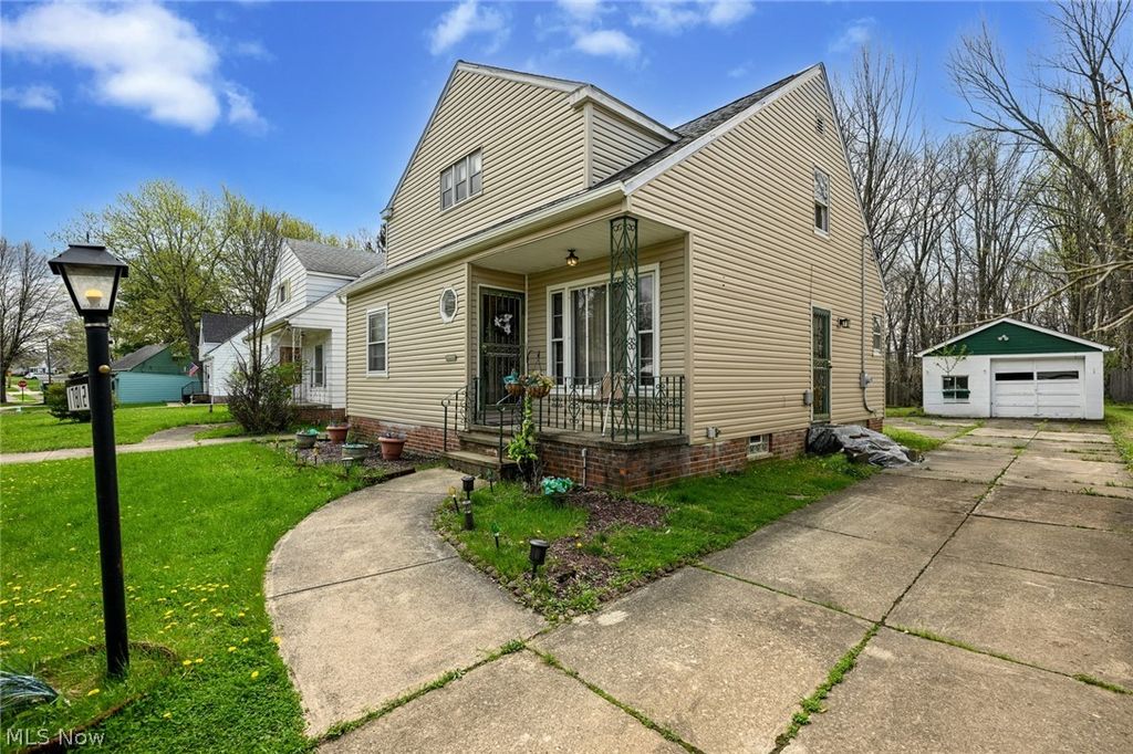 Photo of 17812 Dalewood Avenue, Maple Heights, OH 44137 (MLS # 5201986)