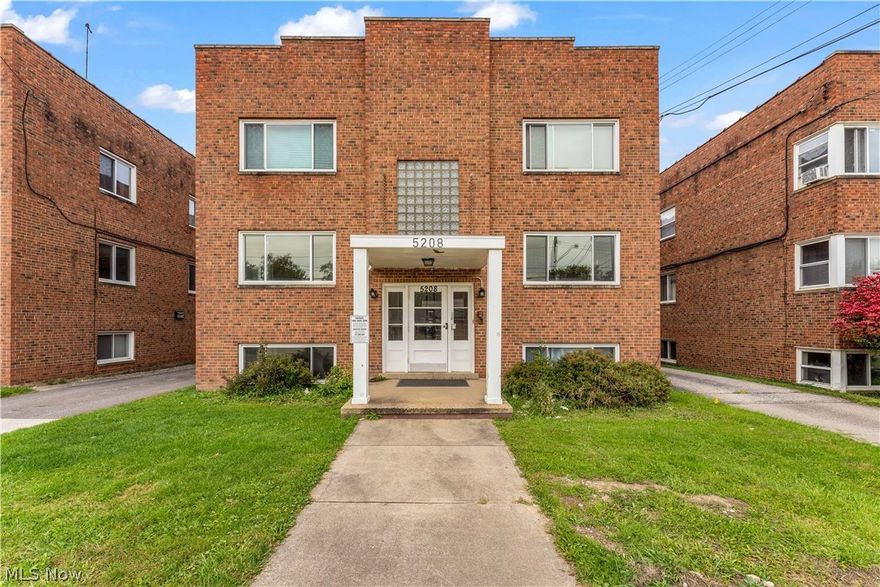 5208 Lee Rd #1, Maple Hts - 1 bed 1 bath apartment! //
 
** CMHA / PPHA OK with 1 bedroom voucher - must have approved application, moving packet and 50% reservation fee, no exceptions. **

$574 rent/ $1,148 deposit //
Deposit Free Option via RHINO! Ask us about this program today for all approved applicants!
$49 application fee per adult //
NO SMOKING //
1 time $79 non-refundable set up fee paid at lease signing //

$30/month required resident benefit package; can include personal property/liability insurance for an additional $5/month for $35/month total. //

All applicants are required to fill out a PetScreening app, found on our website directly on the app before being processed. Even if you have NO pets - this app must be filled out. One-time, non-refundable pet fee of $200-300 per animal applies to all pets & must be paid prior to or when you pay your first month rent. (No fee for qualified assistance animals). //

Our app is processed through secure site: Findigs,