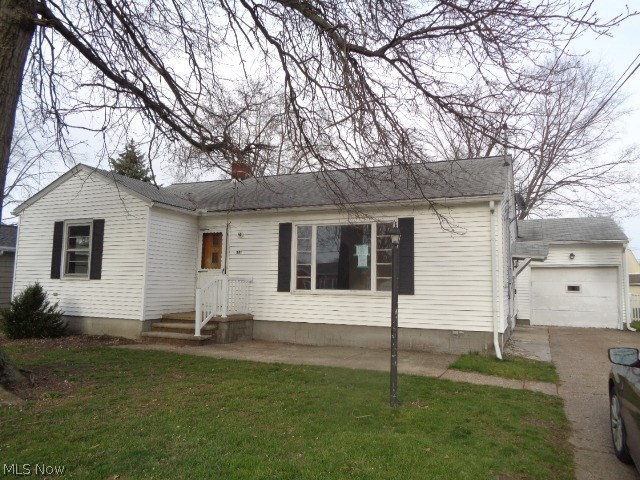Darling ranch offering convenience to schools, downtown and local sporting facilities. Needs just some loving and TLC to bring back to its comfortable, ease of living style.
Due to its location you best hurry before it is gone.