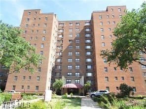 Edgewater Towers 2 bedroom with Lakewood City View , off street parking additional $35 a month. Includes All Utilities... Heat ,
electric water and sewer !!! Close to Edgewater Park, The Shoreway . downtown, bus lines and walking distance to Shopping !!!
Come Live On the Lake !!! Building has pool , work out room. laundry room , party center and roof top deck