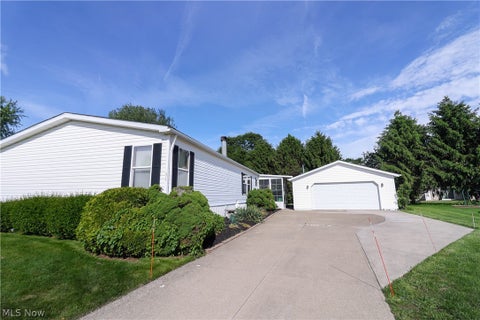 Homes For Sale - 571 Sandtrap Circle<br/> Painesville, OH 44077