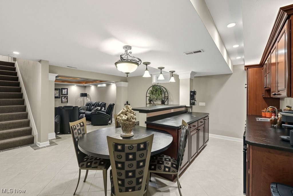 Twinsburg, Ohio 44087, United States, 4 Bedrooms Bedrooms, ,5 BathroomsBathrooms,Residential,Pending,214039