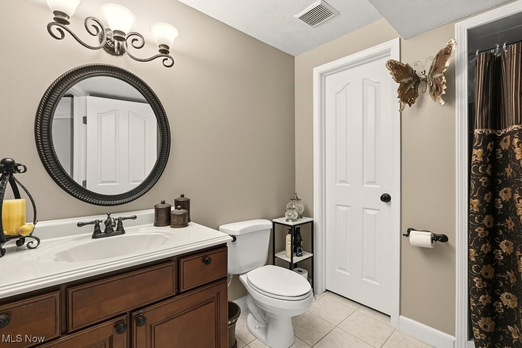 Twinsburg, Ohio 44087, United States, 4 Bedrooms Bedrooms, ,5 BathroomsBathrooms,Residential,Pending,214039