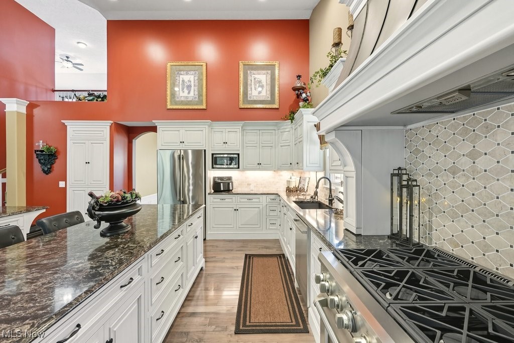 Twinsburg, Ohio 44087, United States, 4 Bedrooms Bedrooms, ,5 BathroomsBathrooms,Residential,Pending,214039