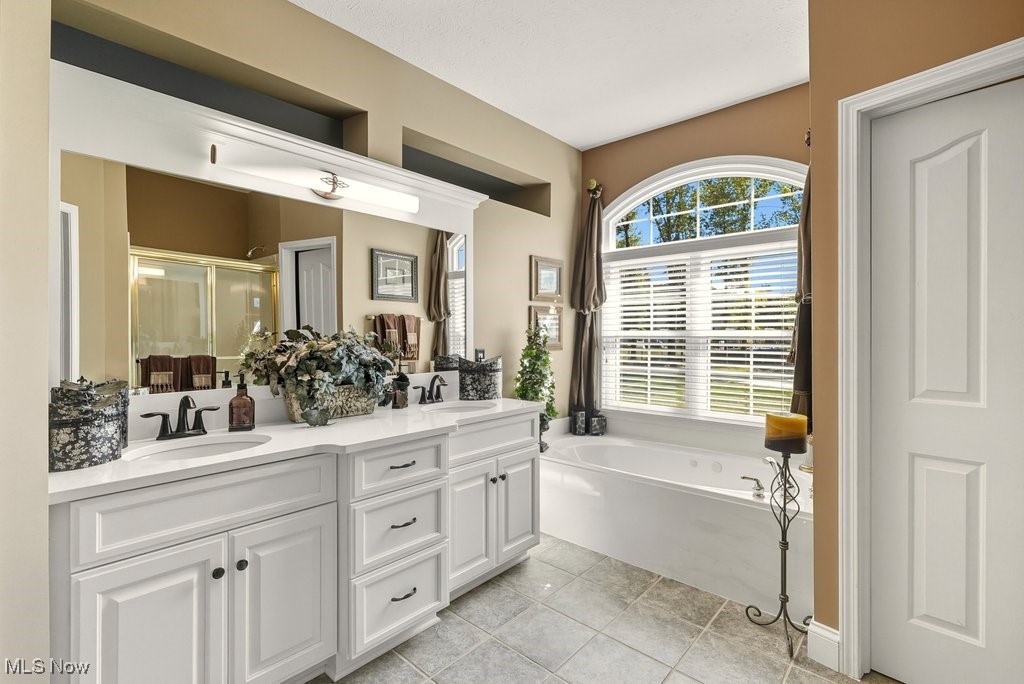 Twinsburg, Ohio 44087, United States, 4 Bedrooms Bedrooms, ,5 BathroomsBathrooms,Residential,Pending,214039