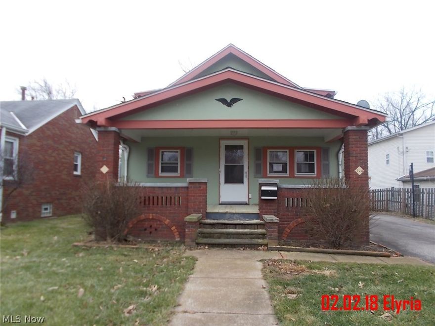 Darling Colonial hiding in Amherst just waiting for its new owner. 

Just a bit of sprucing up and What a prize you will have!!

Buyer responsible for own due diligence, inquiry and verification of all property information, condition, square footage, tax, POS requirements and parcel data. Broker is not liable or responsible to verify any information as all data in MLS is reflective of public records. Buyers recommended to investigate all data. Seller will not make repairs, property sold in as-is condition without guarantee or warranty by seller