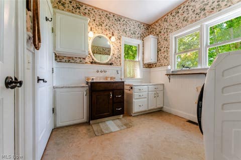 Tiny photo for 64575 Pigeon Gap Road, Cambridge, OH 43725 (MLS # 5221884)