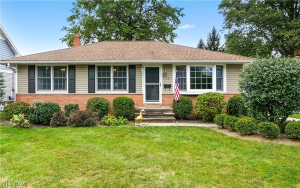 114 S POINT DR, AVON LAKE, OH 44012 - Image ce1f28cd5c8c79ed3be1fb624ad99b7e/2258204406