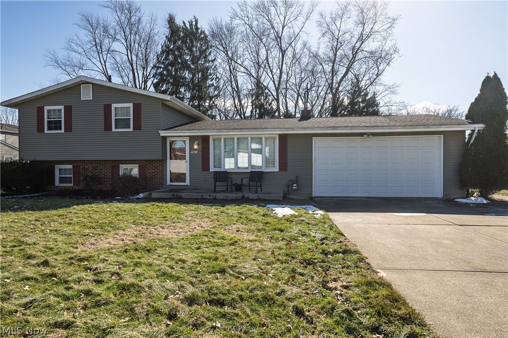 Photo of 3051 Maytime Street NW, Massillon, OH 44646 (MLS # 5188967)
