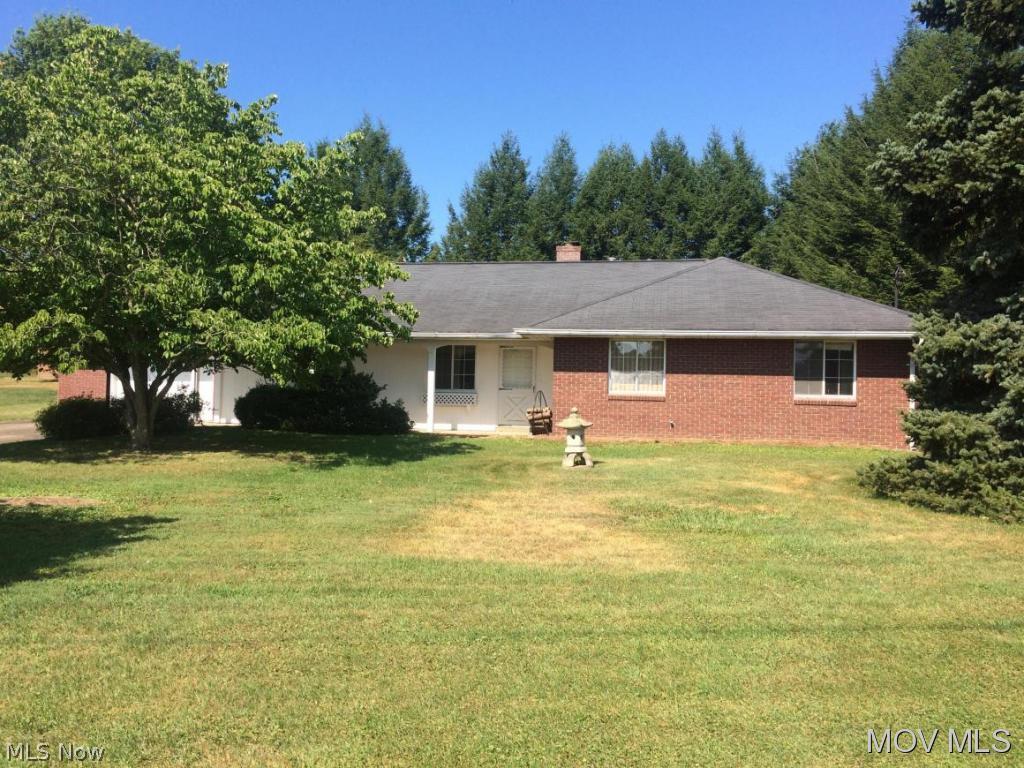 One floor living, has large 3 season room, huge laundry room, bathroom off master bedroom, great yard, minutes from town Elem: Harmar Elementary School Elem/Bus: Y JrHigh: Marietta Middle School School JrHigh/Bus: Y High: Marietta High School High/Bus: Y Fire: VOL Police: SHF PossFreeGas: N ;SQFT=Fin L1:1386, Fin Above:1386, Fin Total:1386, Unfin Above:0, Unfin Total:Y;PRKG= Off Street