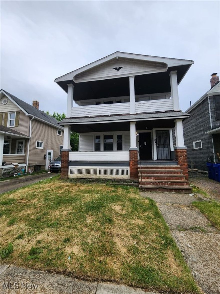 This 3 bedroom/1 bath unit is ready to be your new home! This colonial style house located in historic West Cleveland  large spacious kitchen and living room. Spacious  bathroom and eat-in area in  kitchen! This home will not be around for long!