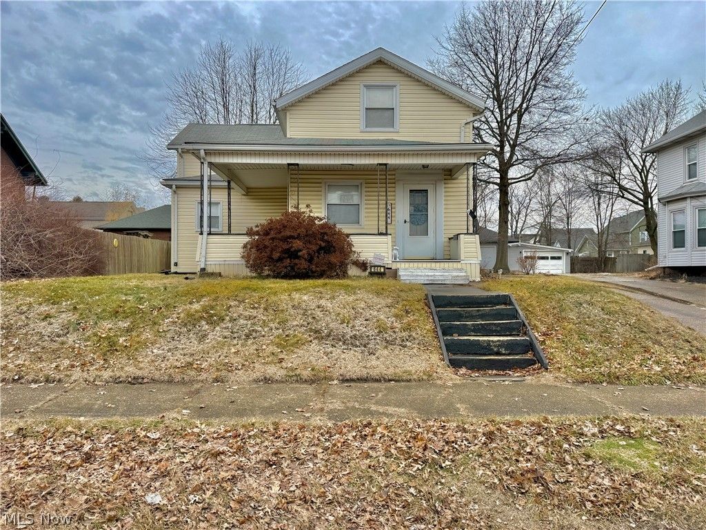 Photo of 644 Tremont Avenue SW, Massillon, OH 44647 (MLS # 5188428)