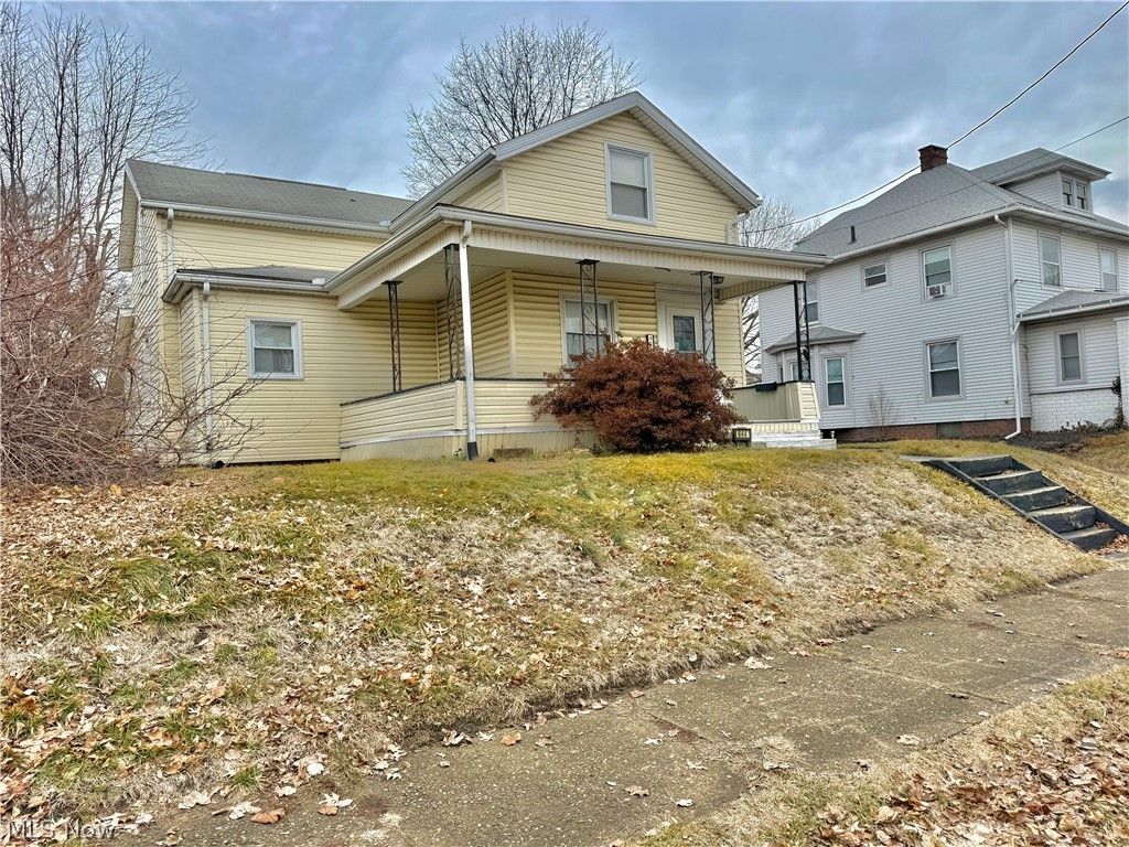 Photo of 644 Tremont Avenue SW, Massillon, OH 44647 (MLS # 5188428)