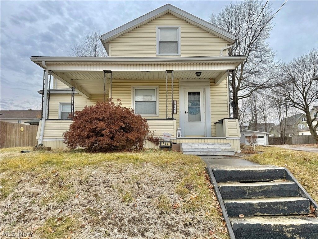 Photo of 644 Tremont Avenue SW, Massillon, OH 44647 (MLS # 5188428)