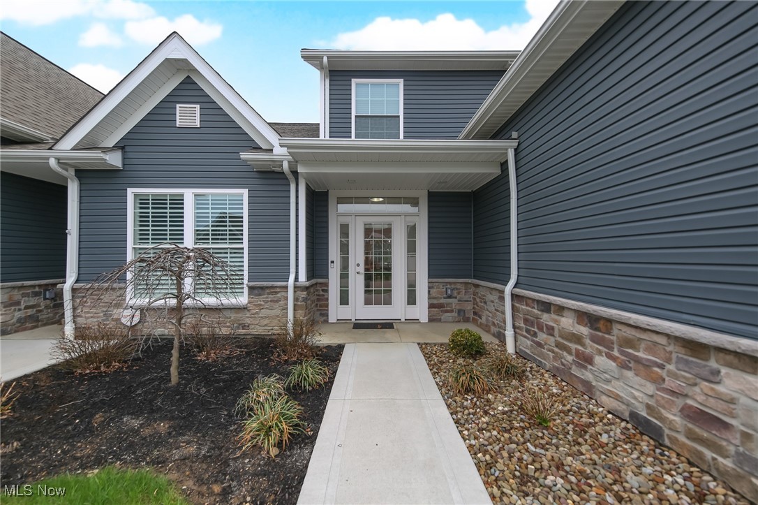 5966 Hawks Nest Circle NW