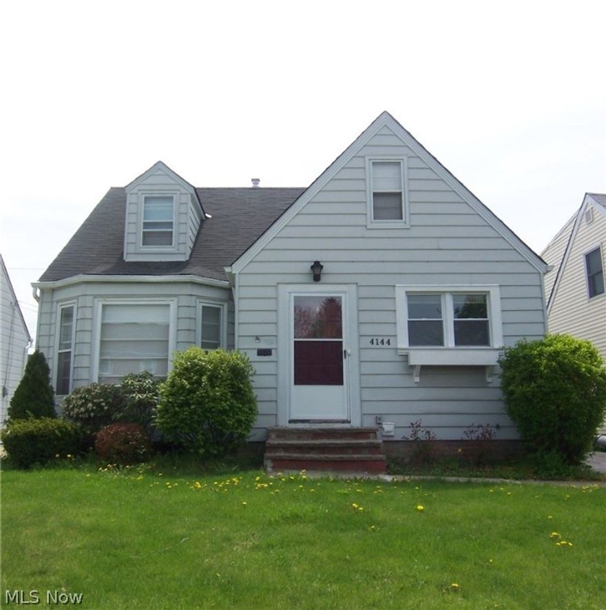 Attractive cape cod, freshly painted with hardwood foors. Open kitchen with ceramic tile floor, master bath with double sinks, and lots of storage throughout.  The charming sun porch is a great place to relax.  The location is a Heights dream within minutes of Whole Foods and Target and easy access to campus and hospitals.  All tenants must provide a copy of credit report and a $50 application fee for background check.