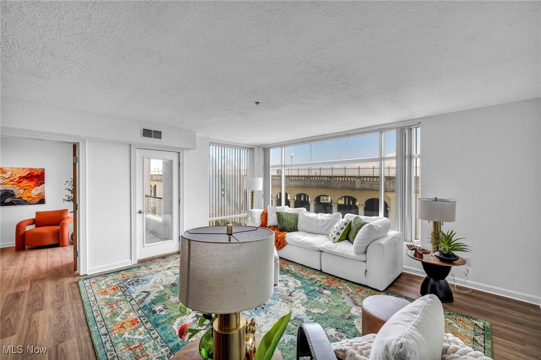 Condos/Stonebridge - Residential