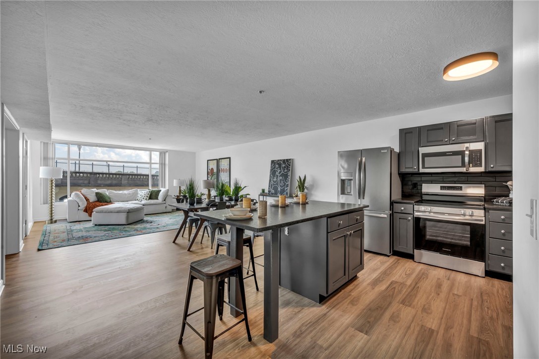 Condos/Stonebridge - Residential