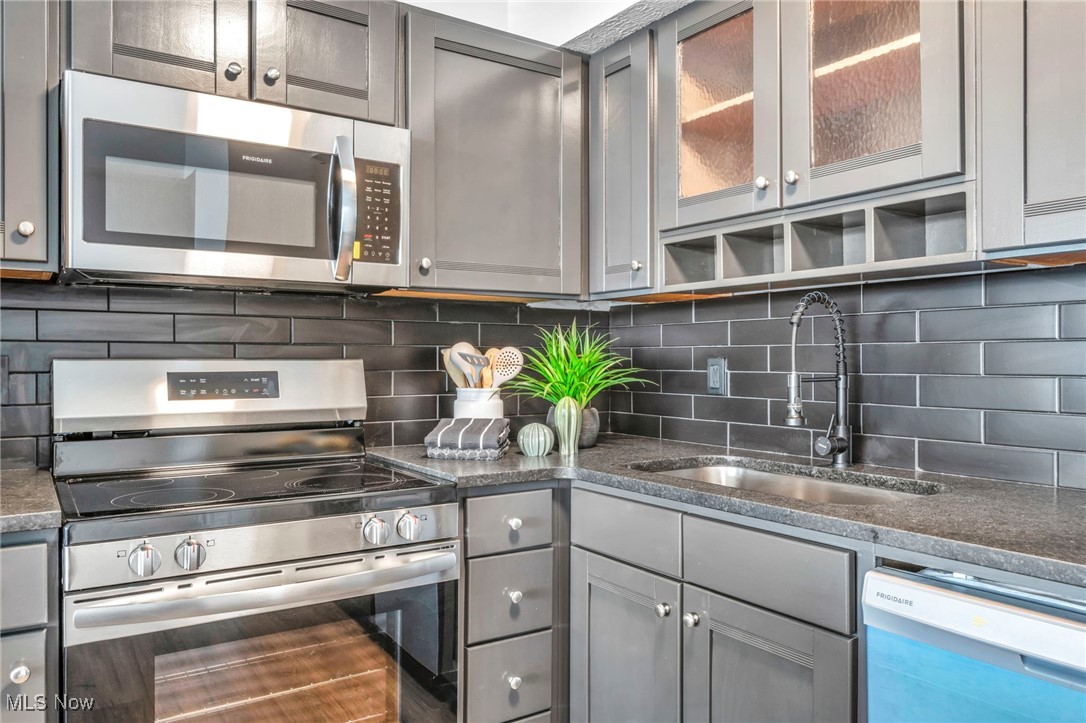 Condos/Stonebridge - Residential