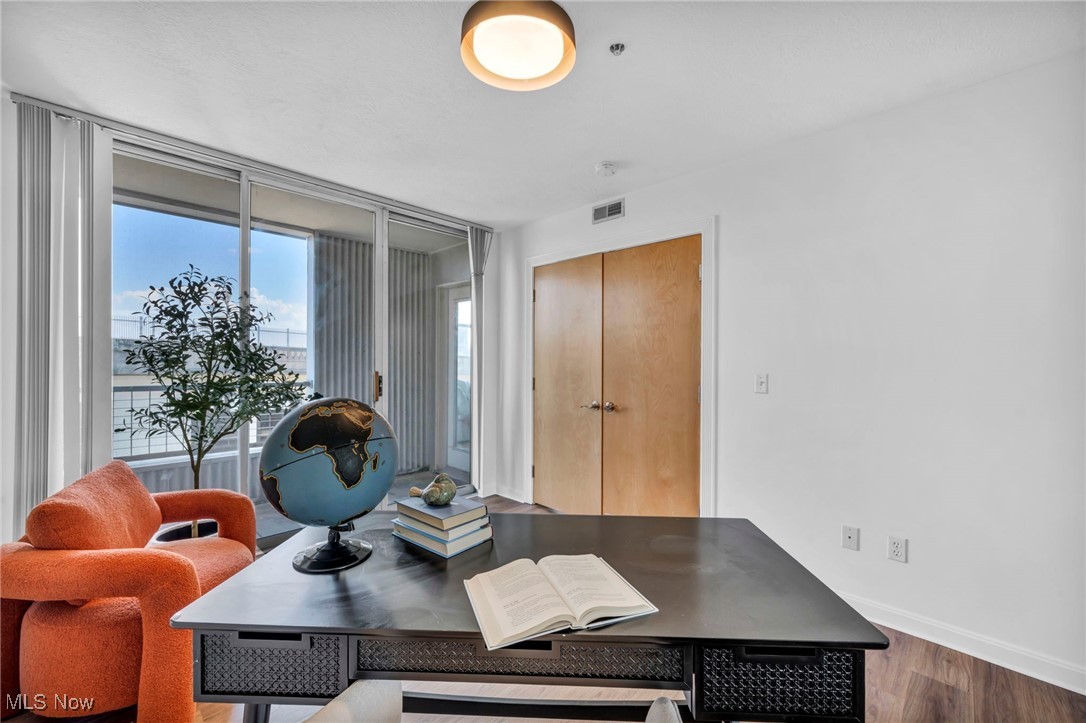 Condos/Stonebridge - Residential