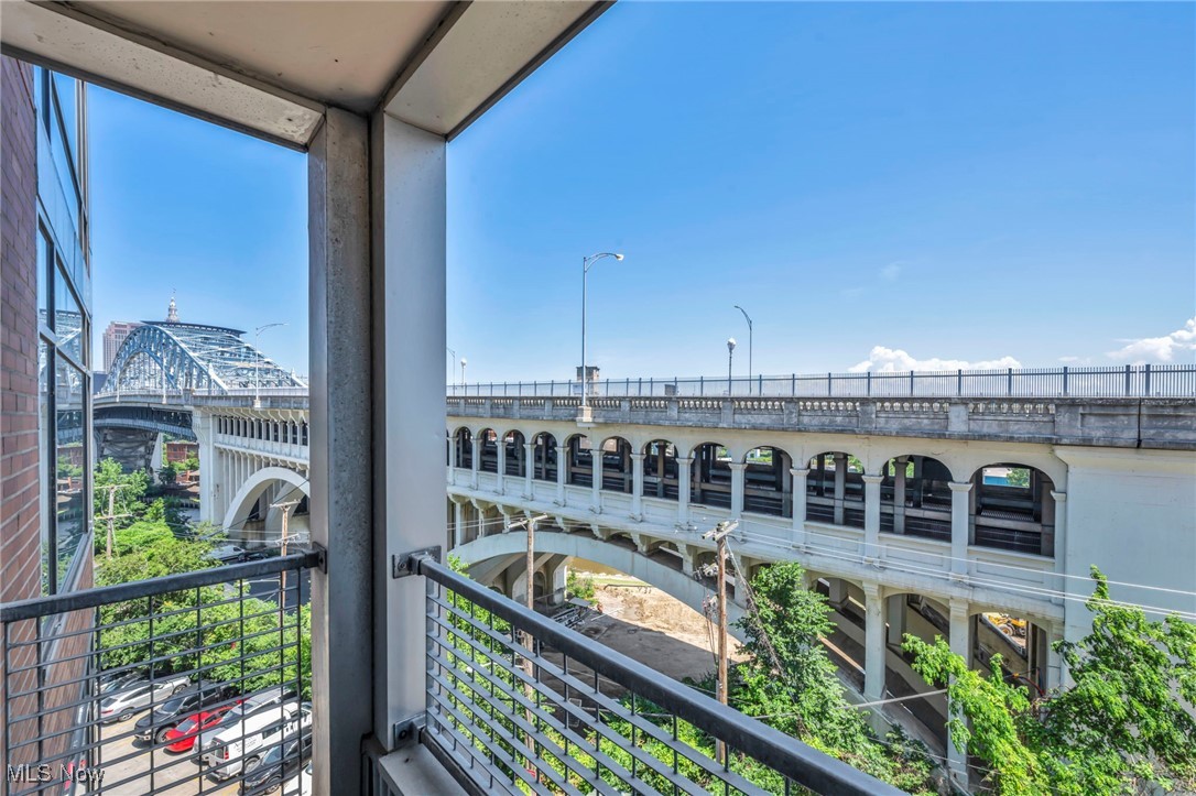 Condos/Stonebridge - Residential