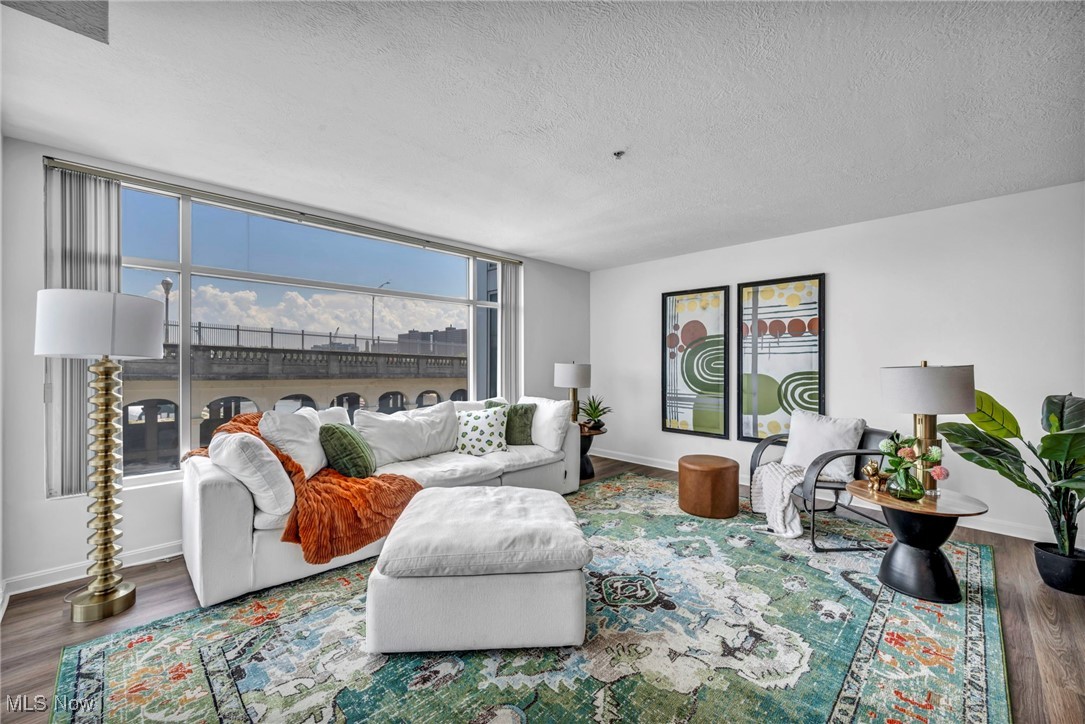 Condos/Stonebridge - Residential