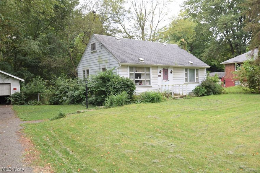 Three bedroom, one bathroom home in Springfield Twp. Hardwood oak floors throughout living room, dining room, and first floor bedroom. 
New roof on home approx. 5 years ago. Nearby shopping areas in this convenient location. 
This is not a repo or short sale, looking for a quick sale pricing.  
Serious cleaning, paint, and utility upgrades needed; so cash sale is preferred, but rehab or 20% down Conventional loans considered.
HAZARD! Please DO NOT enter the garage - door is propped open as it is too heavy to lift.