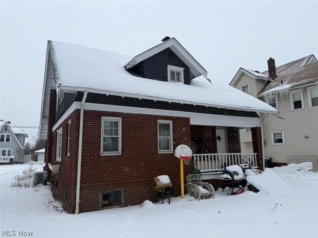 Photo of 325 Beechwood Drive, Akron, OH 44320 (MLS # 5191847)