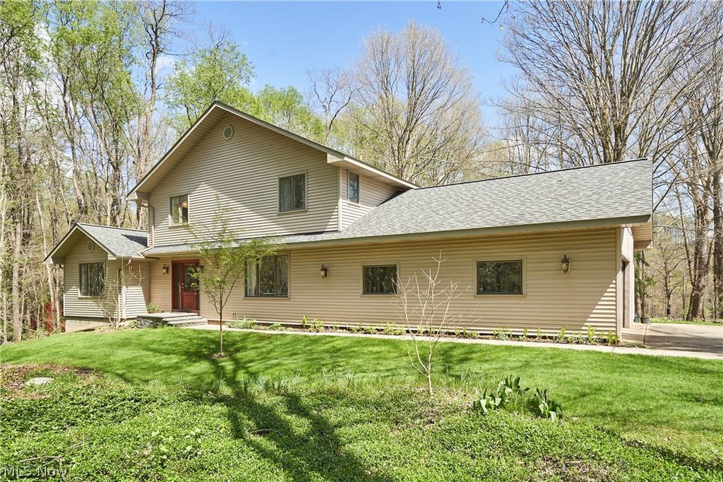 Photo of 14125 Country River Lane, Newbury, OH 44065 (MLS # 5203836)