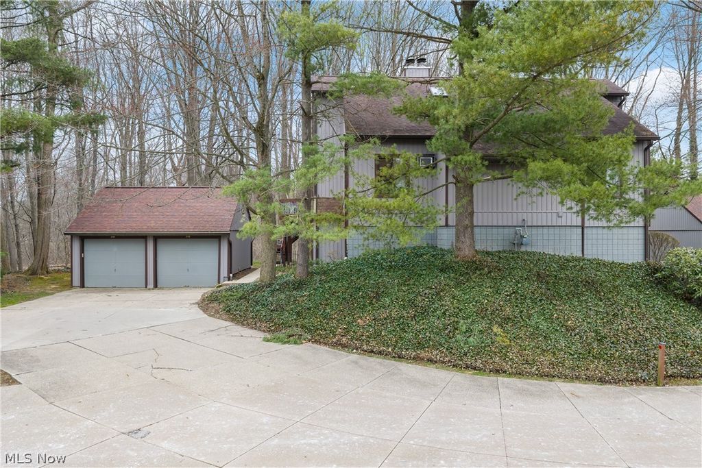 Photo of 2141 Pinebrook Trail, Cuyahoga Falls, OH 44223 (MLS # 5193457)