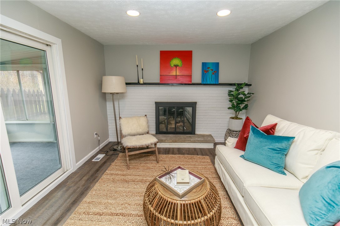 Charles 01 - Residential