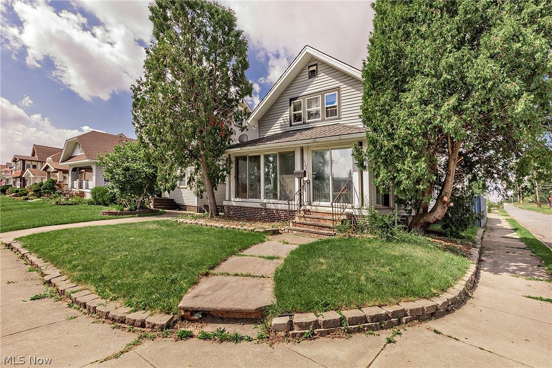 3748 W 137th Street
