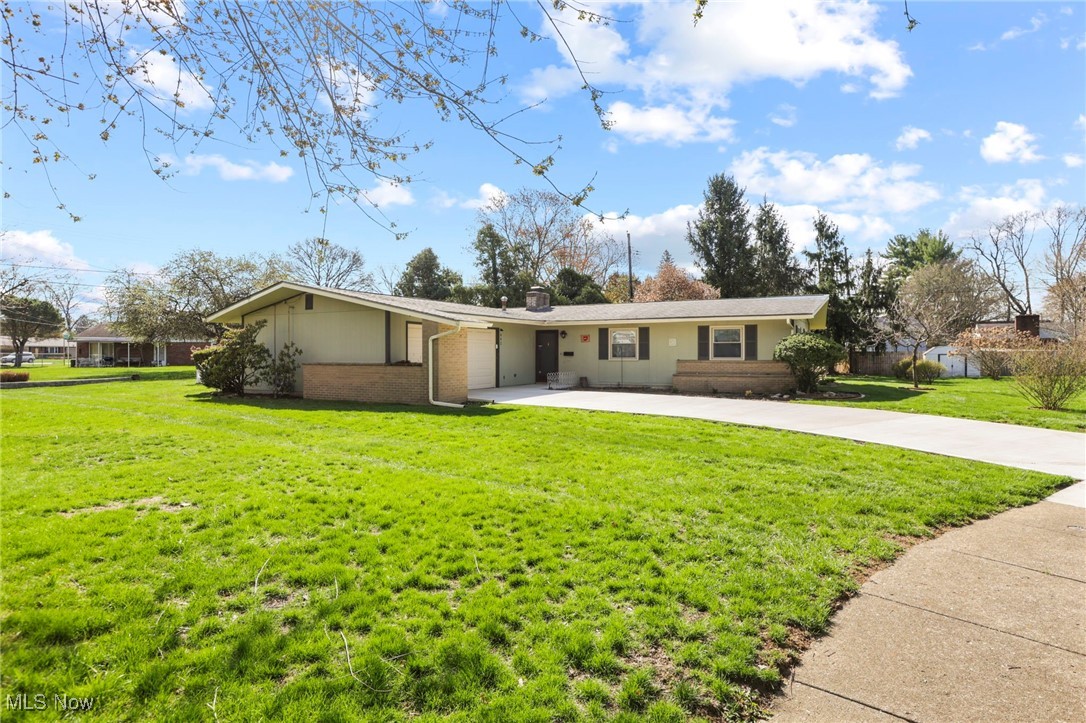 642 Melanie Court, Newark, Ohio image 3