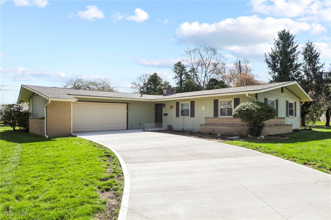 642 Melanie Court, Newark, Ohio image 2