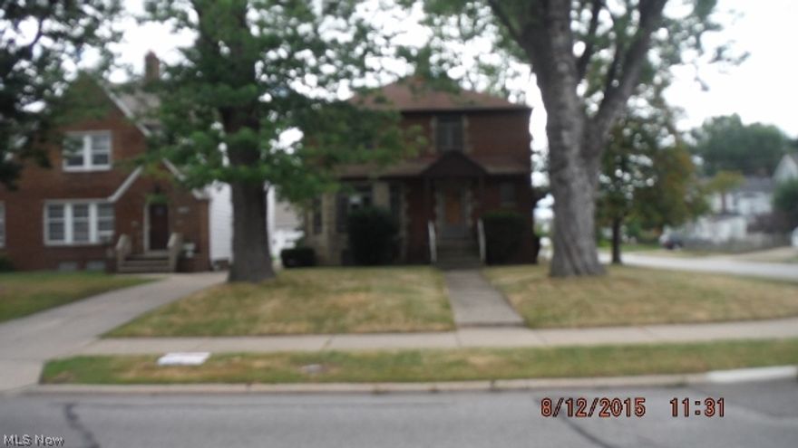 This is a solid brick double right on Lakeshore. Rents will be good with 3 bedrooms per unit. Point of sale is on order. Subject
to First Look Initiative, only owner occupant offers will be accepting in the first 20 days until 4/9/15.