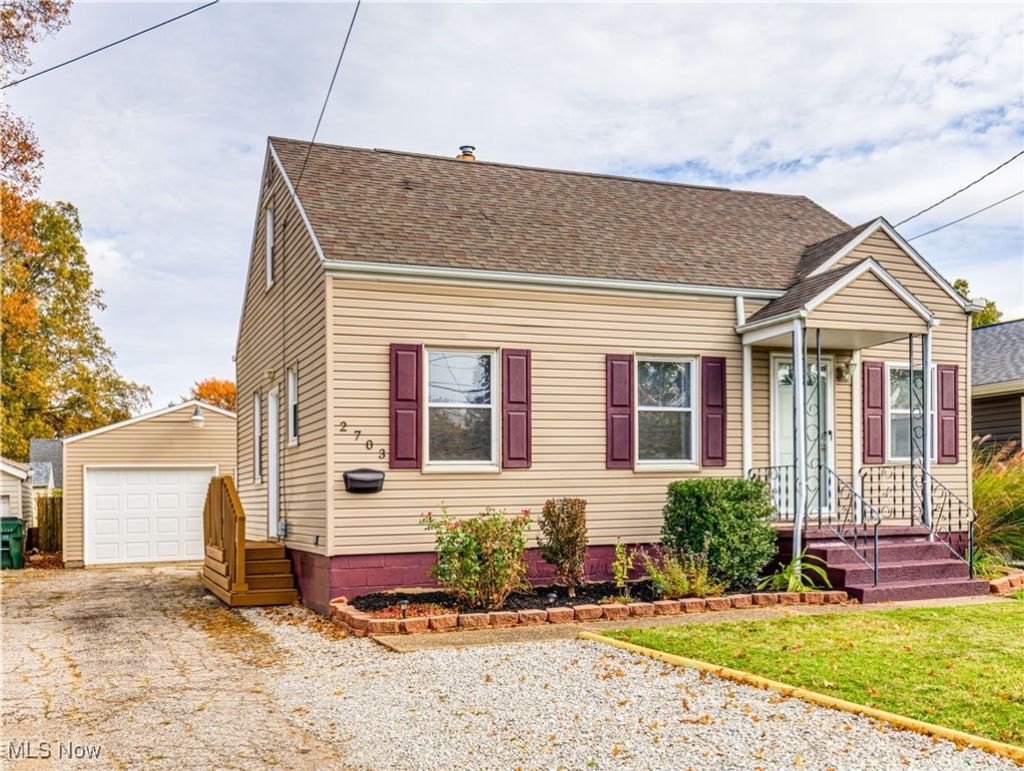 Photo of 2703 Oakwood Drive, Cuyahoga Falls, OH 44221 (MLS # 5168626)