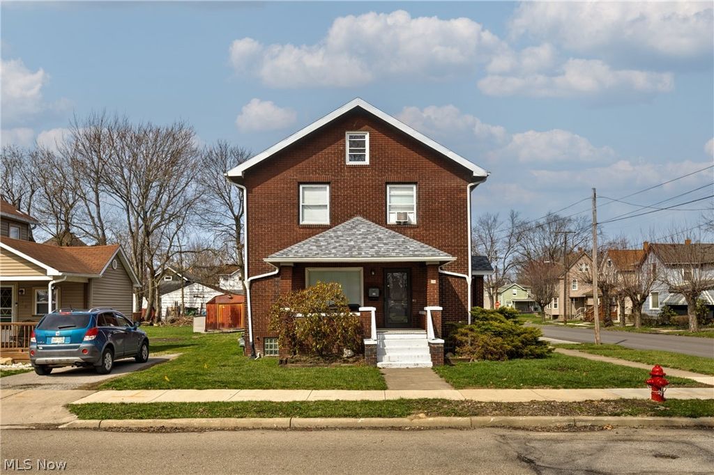 Photo of 106 Neil Street, Niles, OH 44446 (MLS # 5196272)
