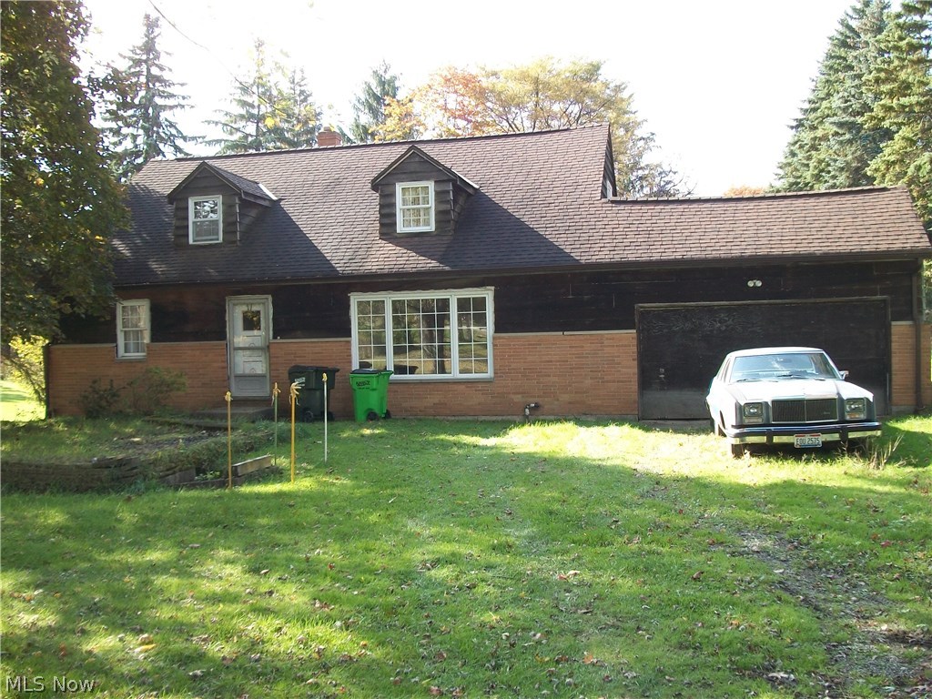 START FRESH -- A LARGE BUNGALOW READY FOR YOUR HGTV REDESIGN AND VISION -- A SPLENDID OPPORTUNITY -- ROLL UP YOUR SLEEVES -- HARDLY BELIEVABLE, AN 1860 SQUARE FOOT BUNGALOW, WITH FULL WALK OUT BASEMENT AND ATTACHED GARAGE SOLD AS IS, REPEATING AS IS. THIS HOME IS DEFINITELY REDEEMABLE AND WORTHY OF REVIVAL SITUATED ON A GENEROUS WOODED FULLY IMPROVED ACRE WITH 4 BEDROOMS, 2 UP AND 2 DOWN , FULL BATH ON EACH FLOOR. METRO PARK LAND ACCESSIBLE THRU THE RIGHT CORNER REAR PROPERTY HUGE REDUCTION HUGE REDUCTION DO NOT WAIT EASY TO SHOW, CALL LIST AGENT FOR APPOINTMENTS NEEDS VISION, VISION -- A SPLENDID OPPORTUNITY -- ROLL UP YOUR SLEEVES -- HARDLY BELIEVABLE,
MUST BE QUALIFIED,
DISCLOSURES IN THE SUPPLEMENTS ATTACHED.