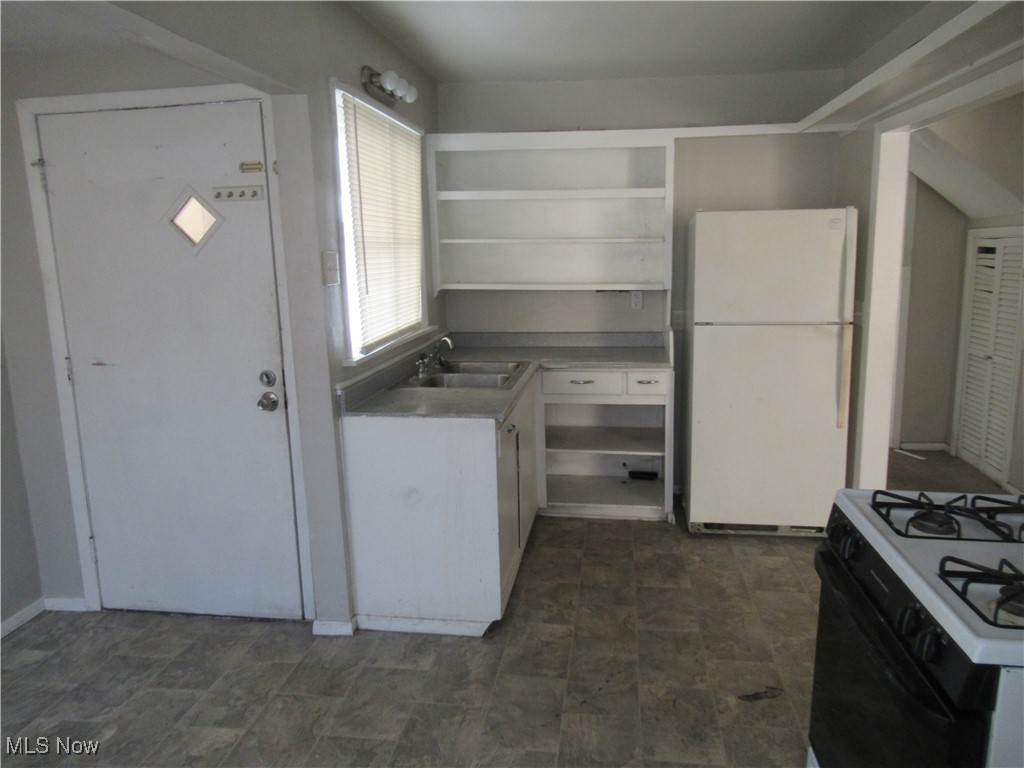 33256 Willowick Drive, Eastlake, Ohio image 11