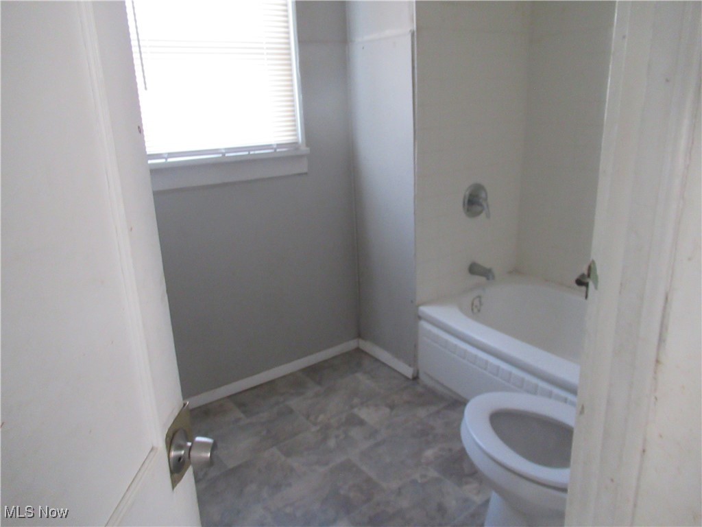 33256 Willowick Drive, Eastlake, Ohio image 13