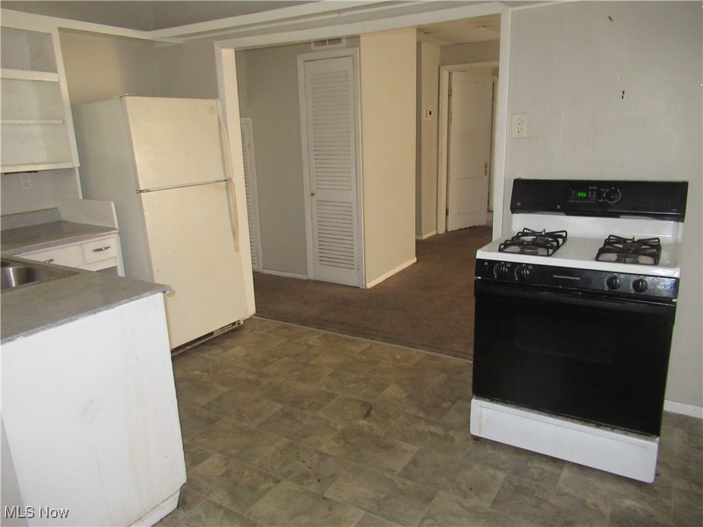 33256 Willowick Drive, Eastlake, Ohio image 12