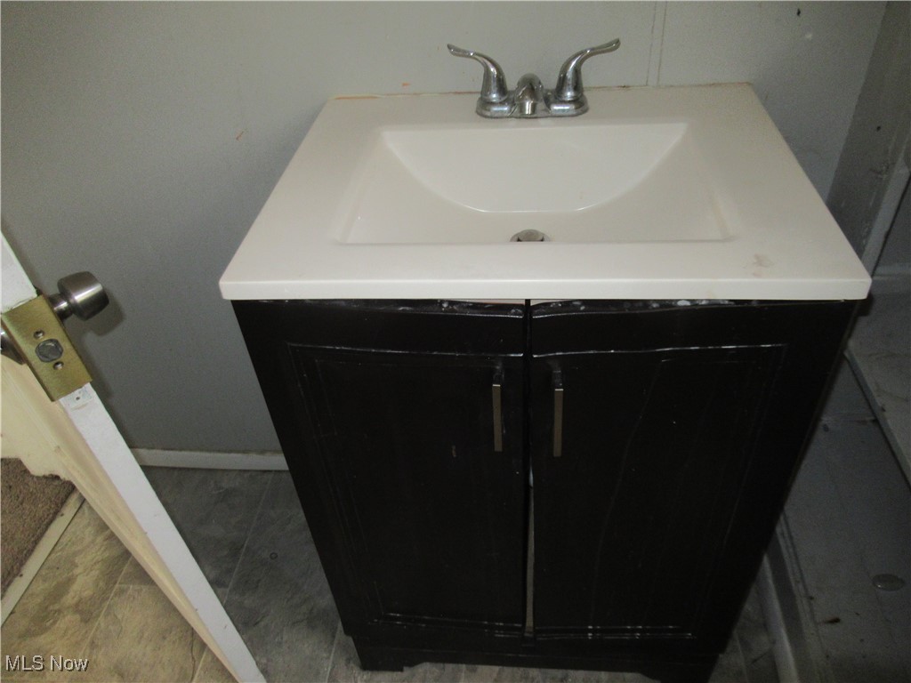33256 Willowick Drive, Eastlake, Ohio image 14