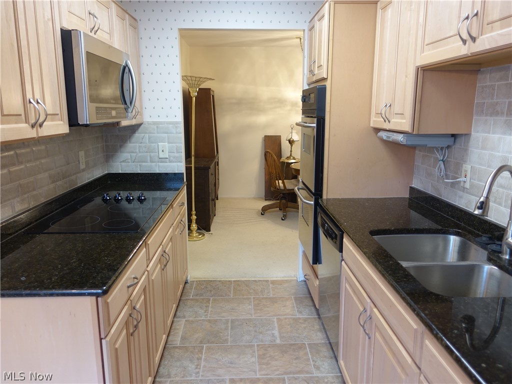 Silver Lake Towers - Residential