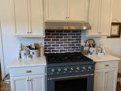 Tiny photo for 800 Martin Road, Mogadore, OH 44260 (MLS # 5186497)